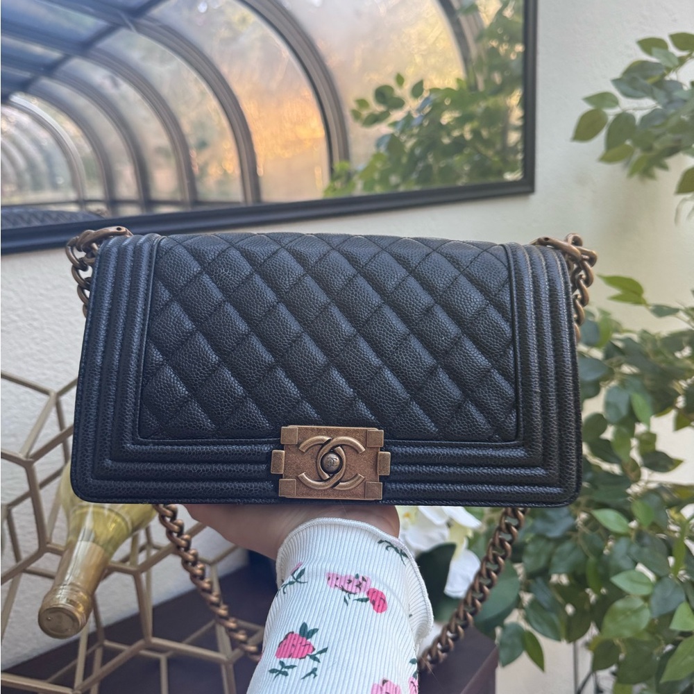 Chic Black Quilted Chain Bag